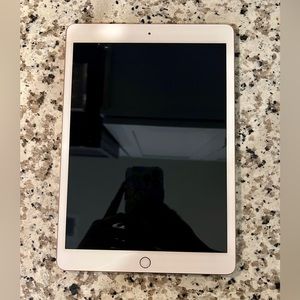 iPad 8th generation Wifi. Gold 32GB